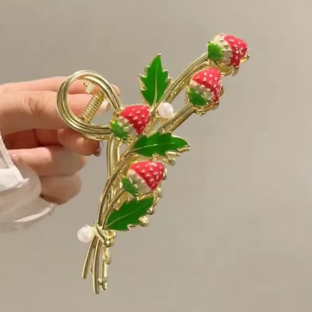 Strawberry Gold Hair Claw
i